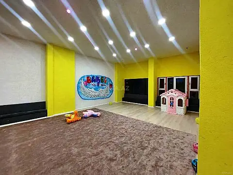 Satılır obyekt 800 m²