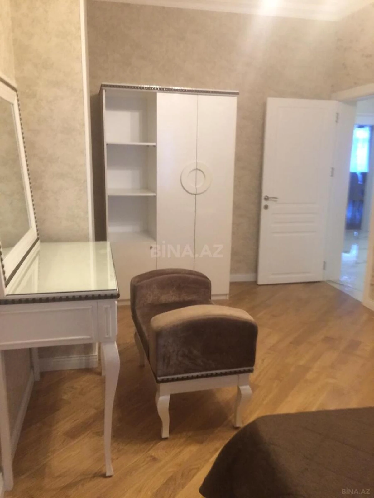 Kirayə verilir 4 otaqlı mənzil 190 m²