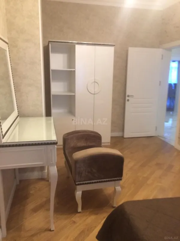 Kirayə verilir 4 otaqlı mənzil 190 m²