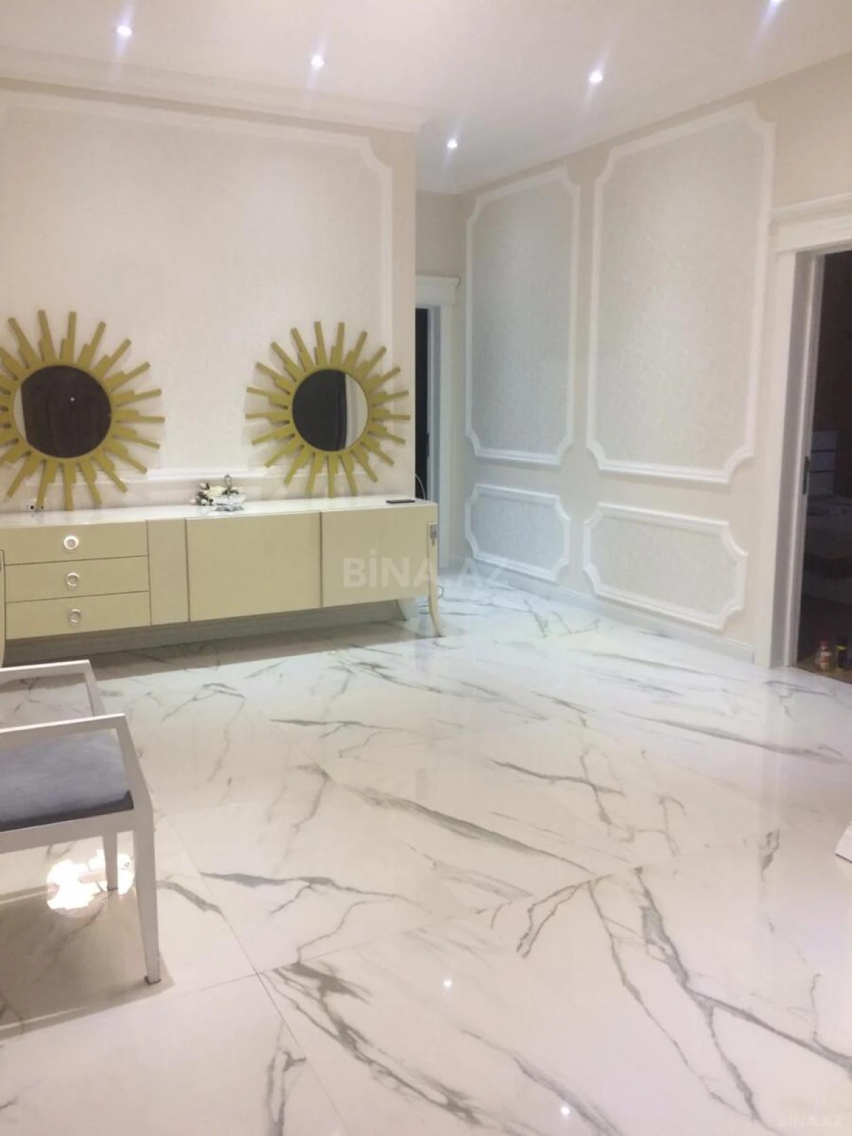 Kirayə verilir 4 otaqlı mənzil 190 m²