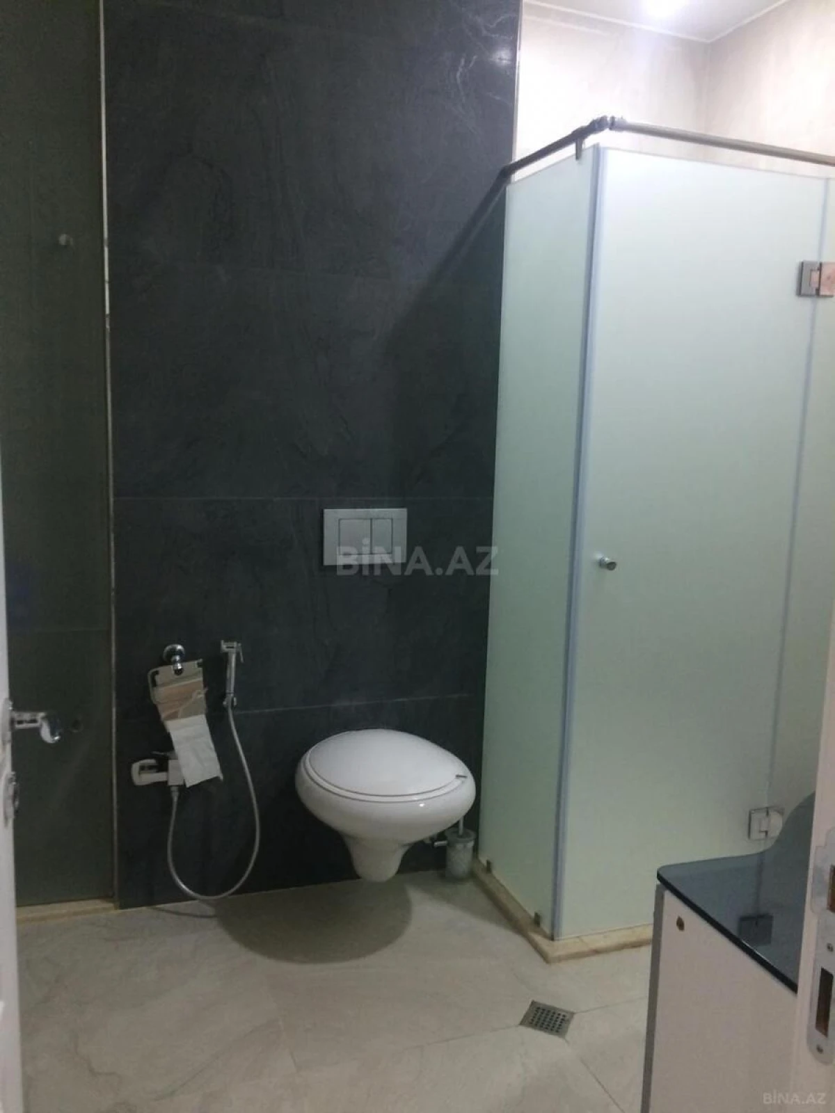 Kirayə verilir 4 otaqlı mənzil 190 m²