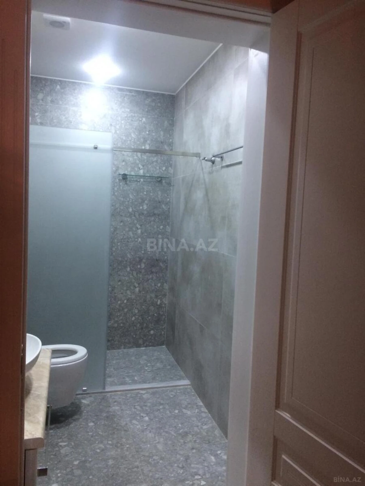Kirayə verilir 4 otaqlı mənzil 190 m²