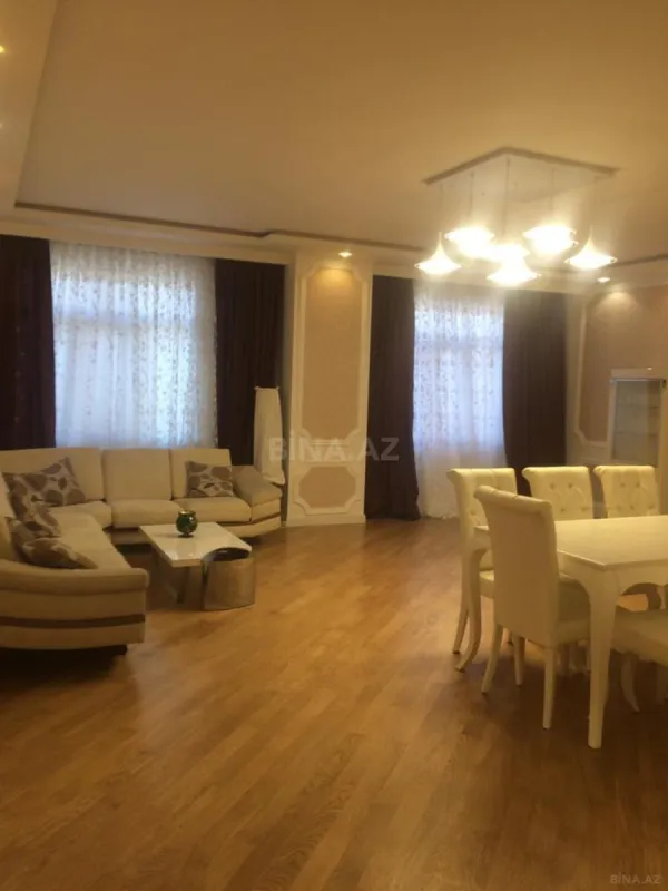Kirayə verilir 4 otaqlı mənzil 190 m²