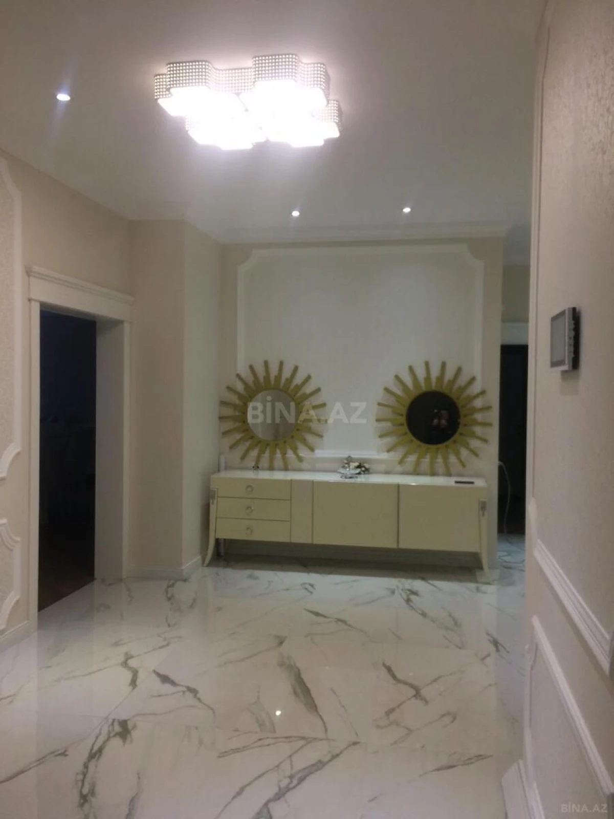 Kirayə verilir 4 otaqlı mənzil 190 m²