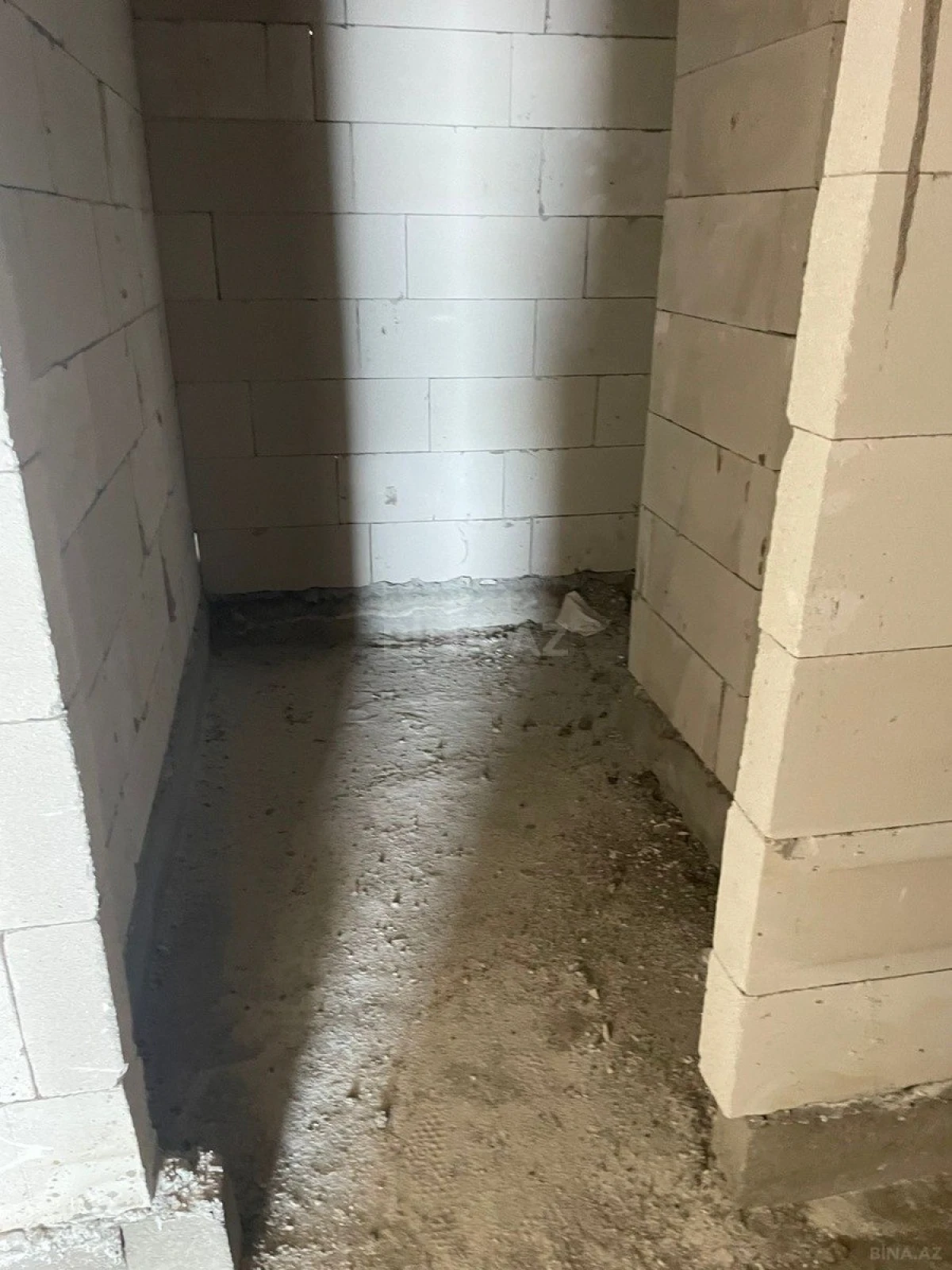 Satılır 4 otaqlı mənzil 194.9 m²