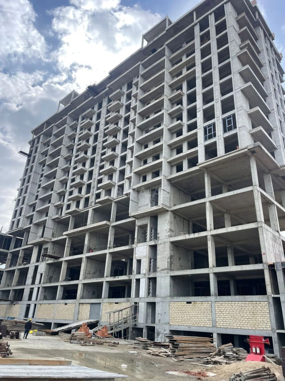Satılır 4 otaqlı mənzil 194.9 m²