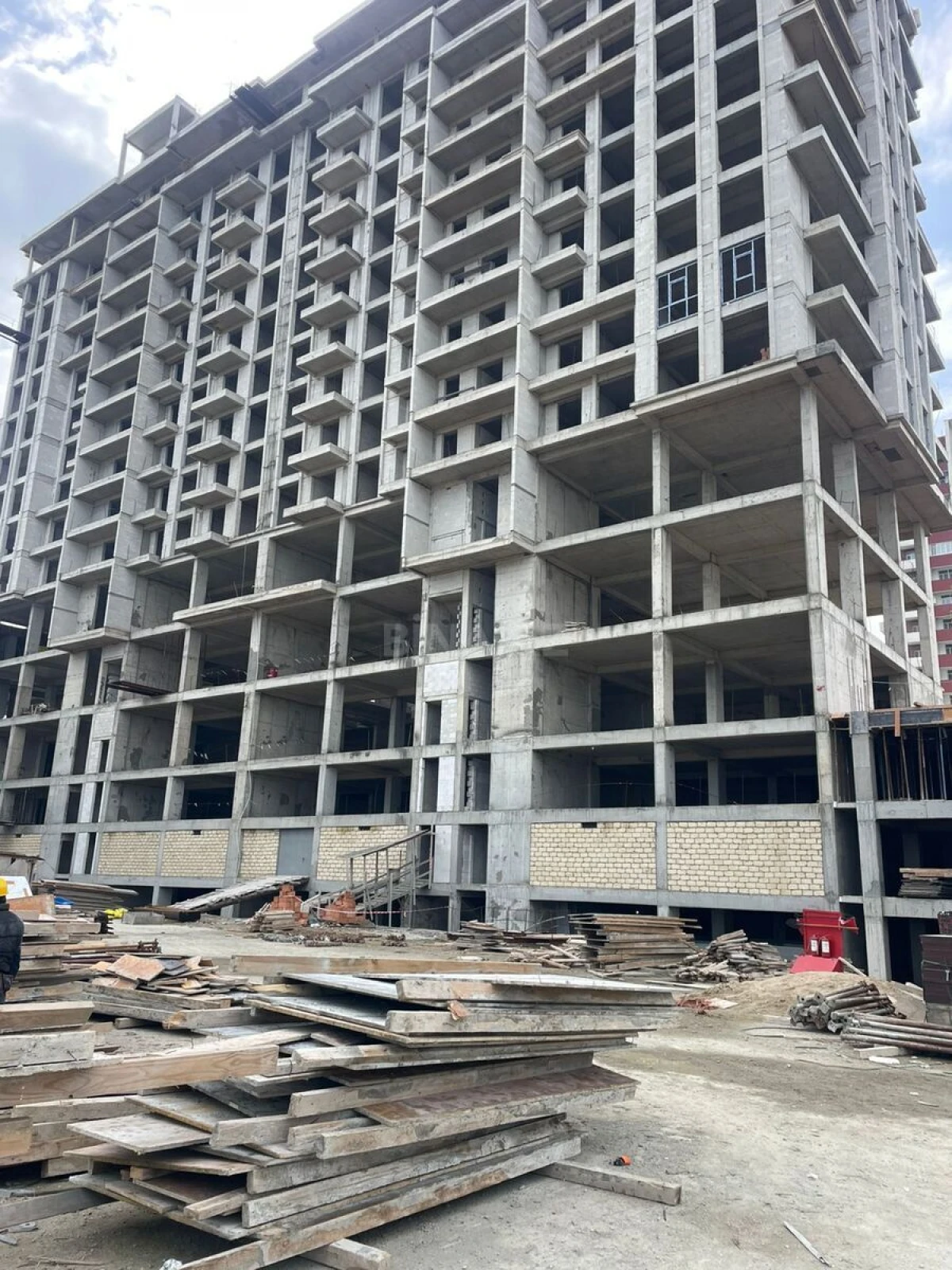 Satılır 4 otaqlı mənzil 194.9 m²