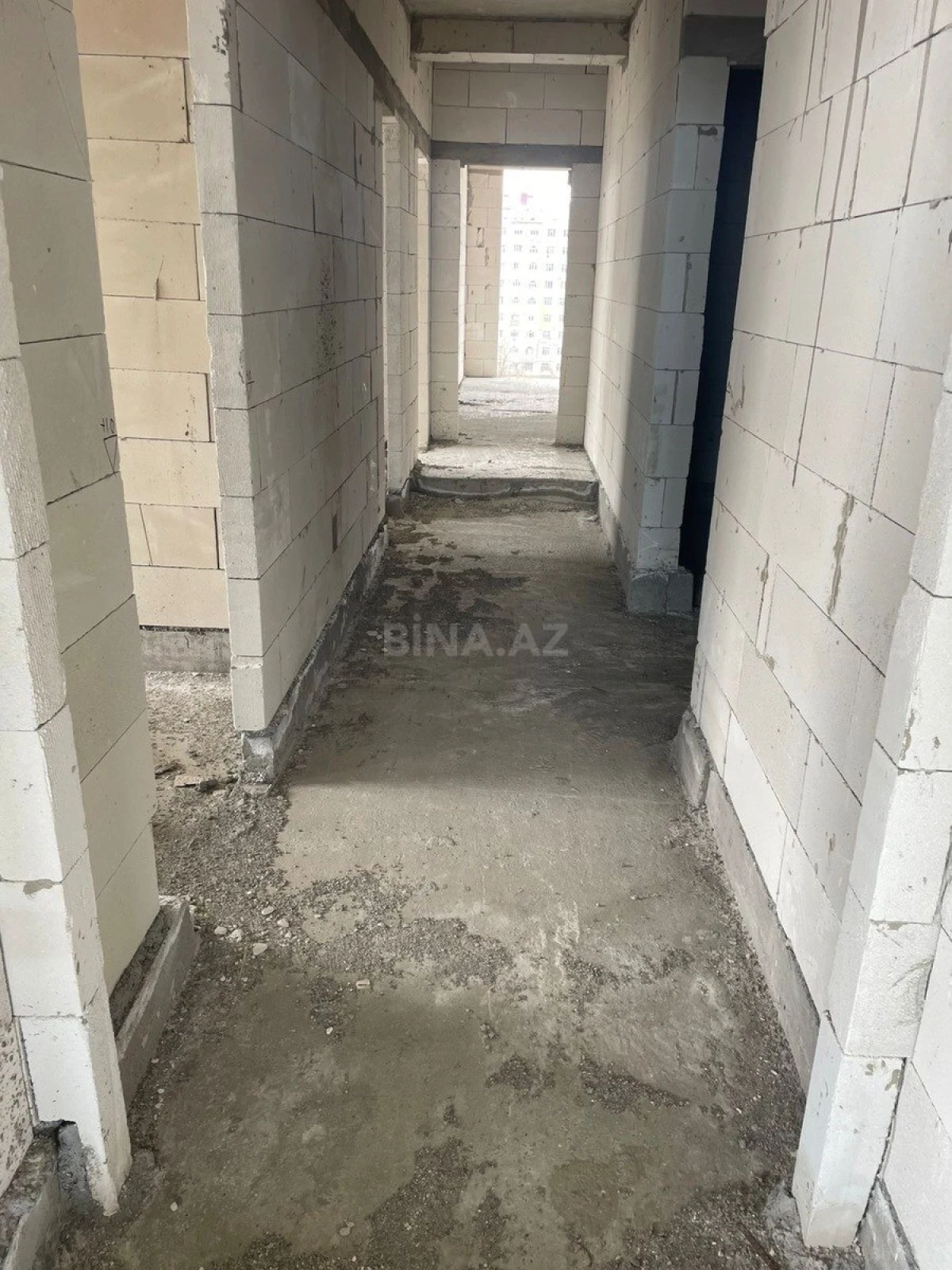 Satılır 4 otaqlı mənzil 194.9 m²