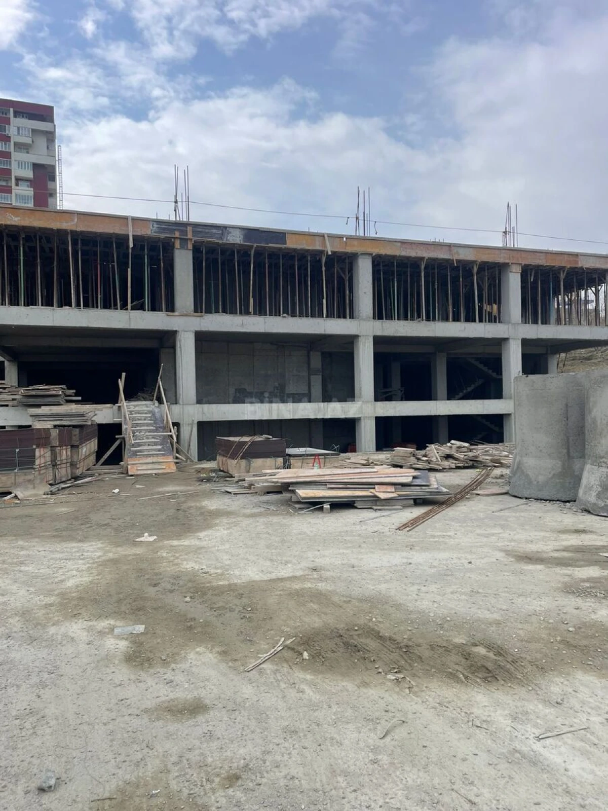 Satılır 4 otaqlı mənzil 194.9 m²