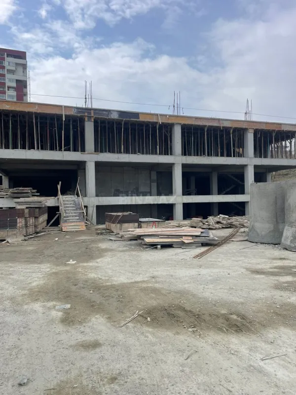 Satılır 4 otaqlı mənzil 194.9 m²