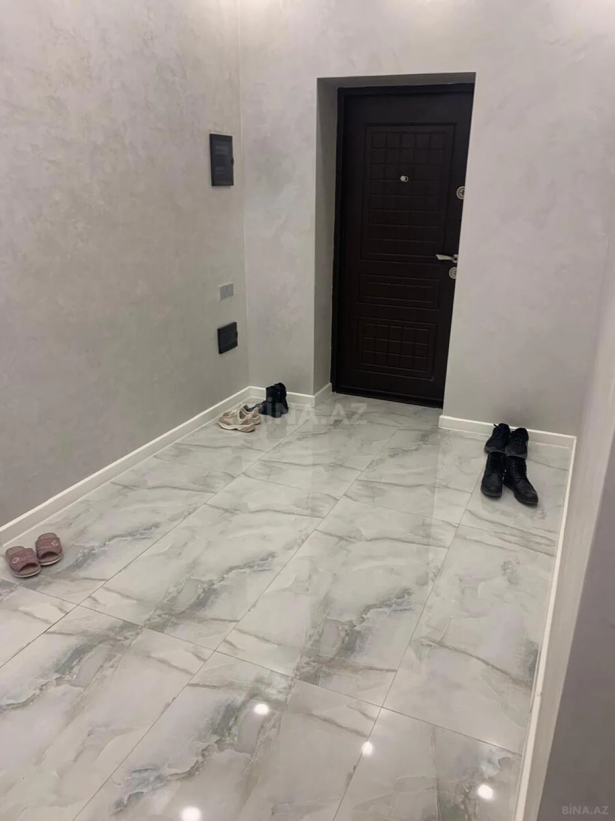 Satılır 3 otaqlı mənzil 157 m²