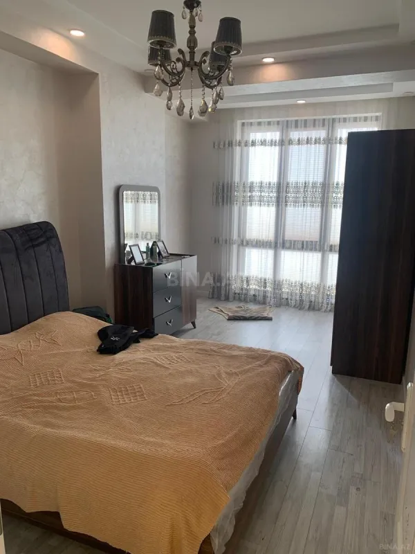Satılır 3 otaqlı mənzil 157 m²