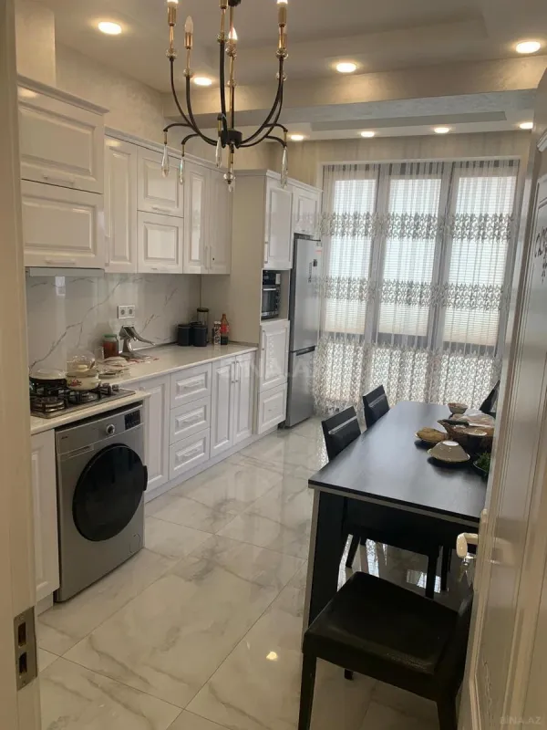 Satılır 3 otaqlı mənzil 157 m²