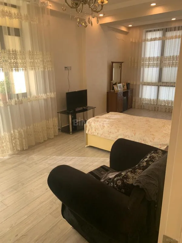 Satılır 3 otaqlı mənzil 157 m²