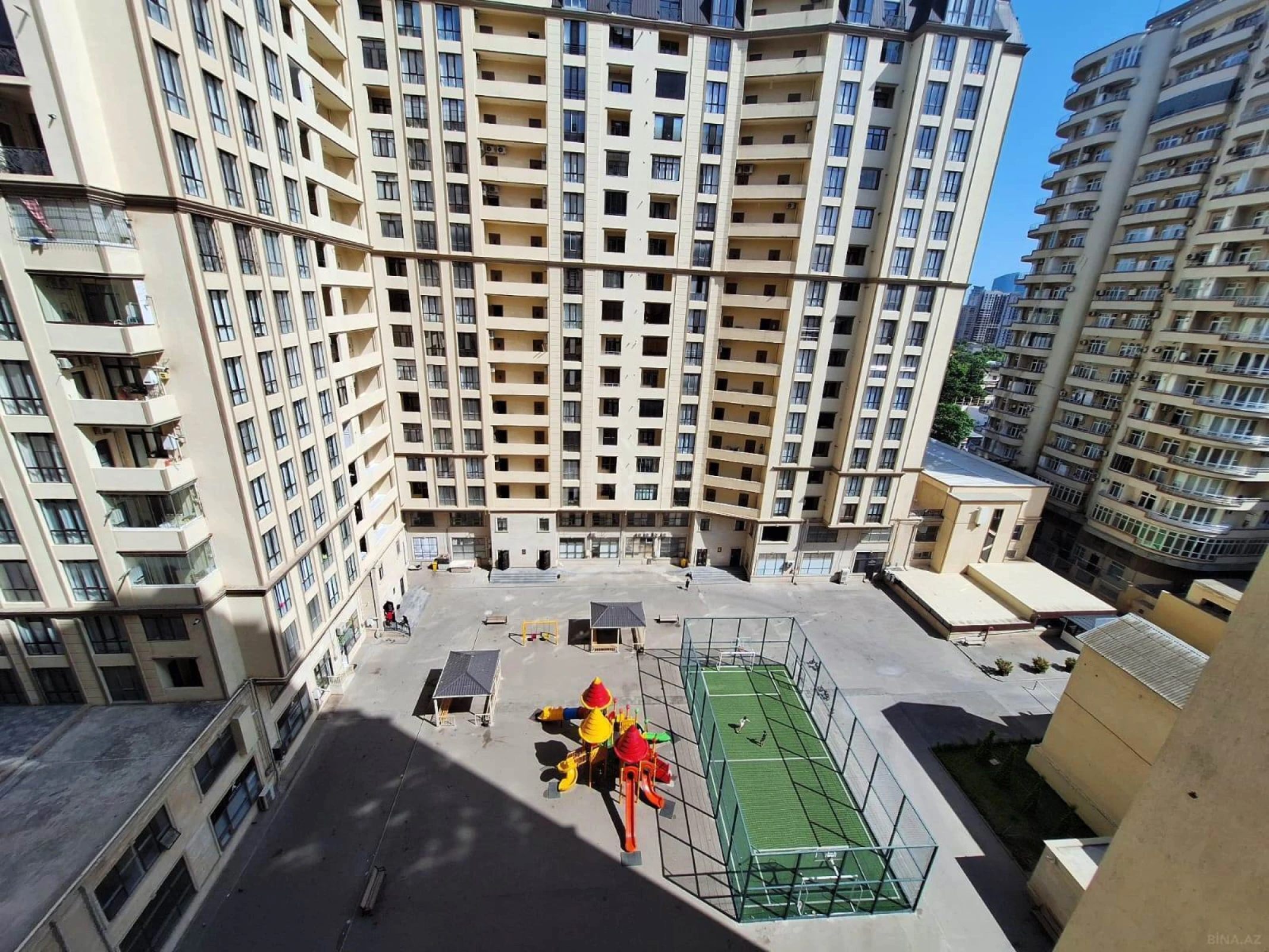 Satılır 3 otaqlı mənzil 157 m²