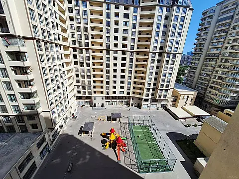 Satılır 3 otaqlı mənzil 157 m²