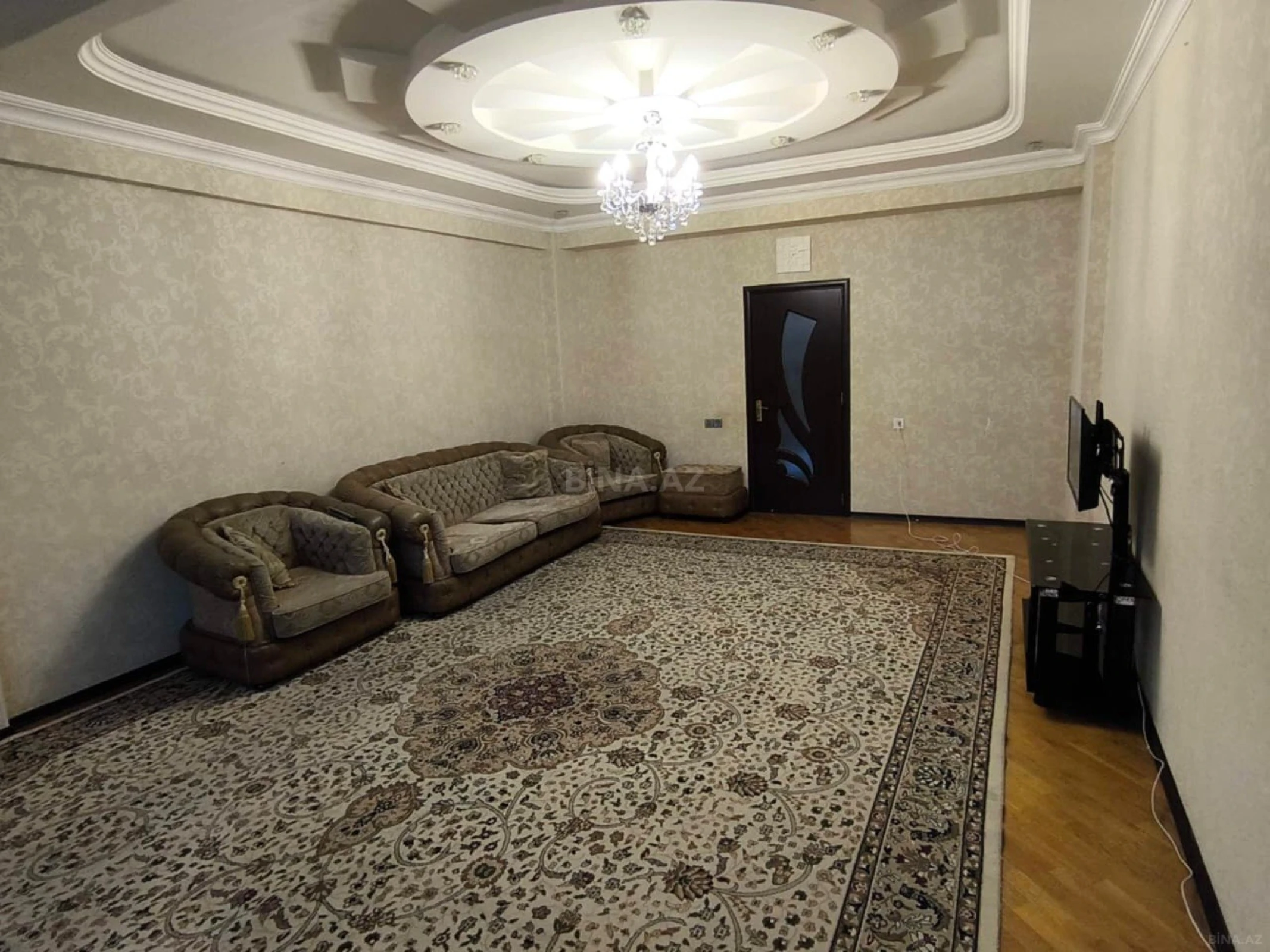 Kirayə verilir 4 otaqlı mənzil 160 m²