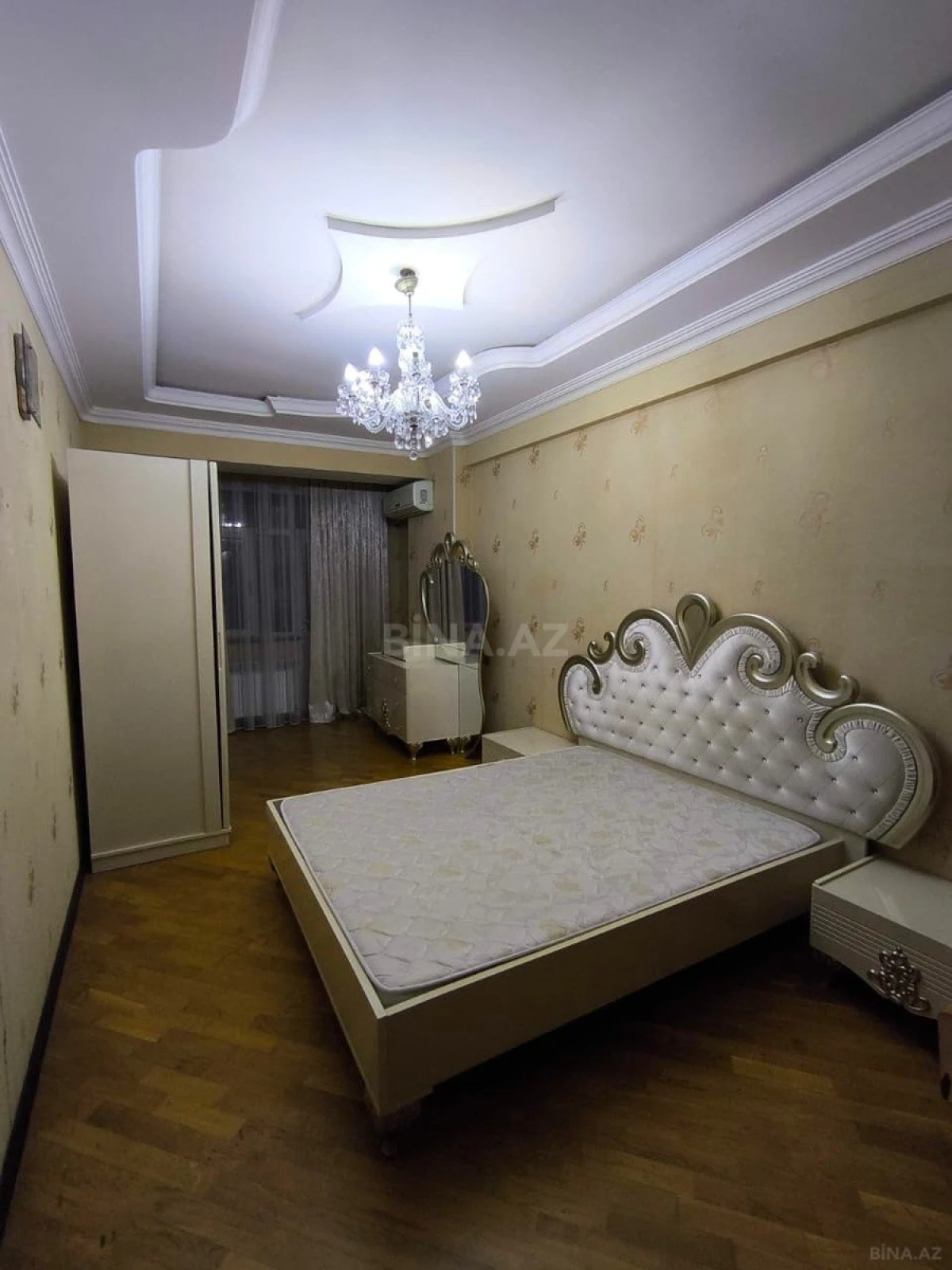 Kirayə verilir 4 otaqlı mənzil 160 m²