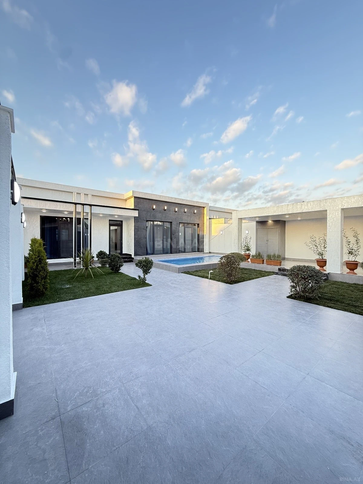 Satılır 4 otaqlı həyət evi 160 m²