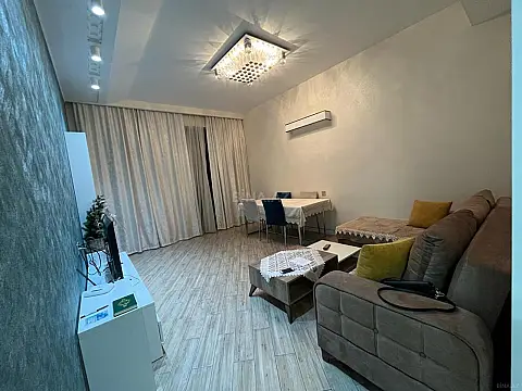 Kirayə verilir 2 otaqlı mənzil 105 m²