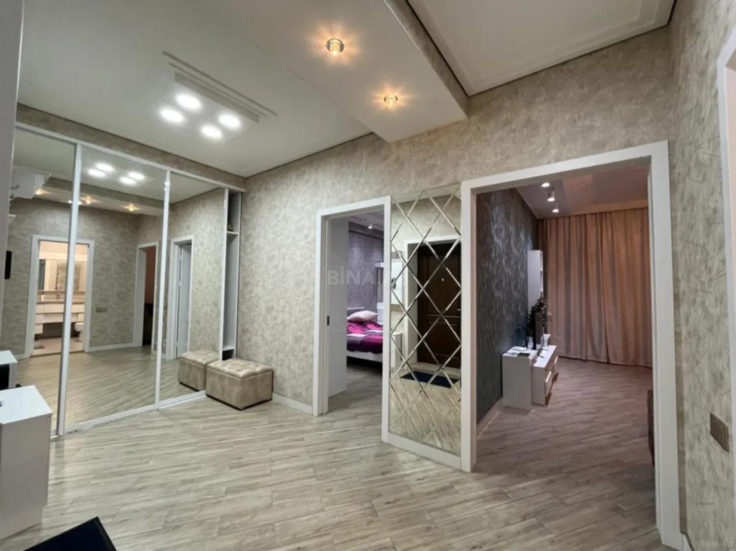 Kirayə verilir 2 otaqlı mənzil 105 m²
