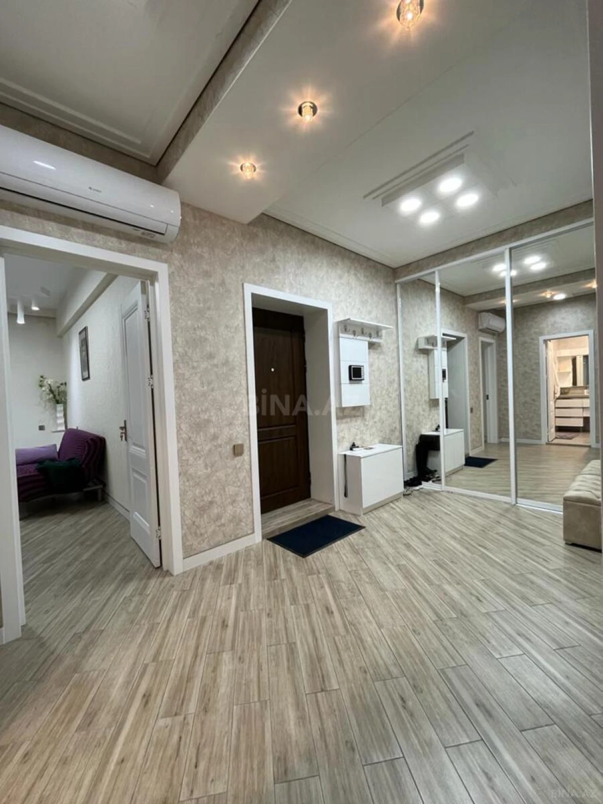 Kirayə verilir 2 otaqlı mənzil 105 m²