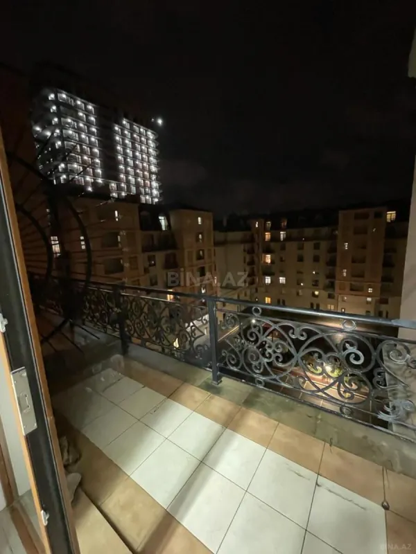 Kirayə verilir 2 otaqlı mənzil 105 m²