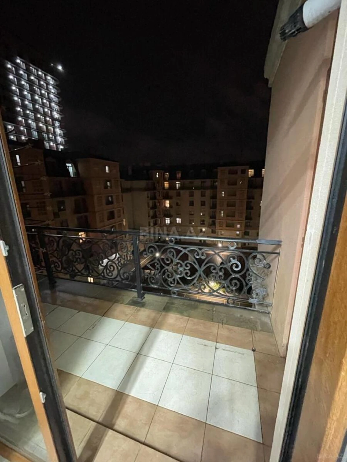 Kirayə verilir 2 otaqlı mənzil 105 m²