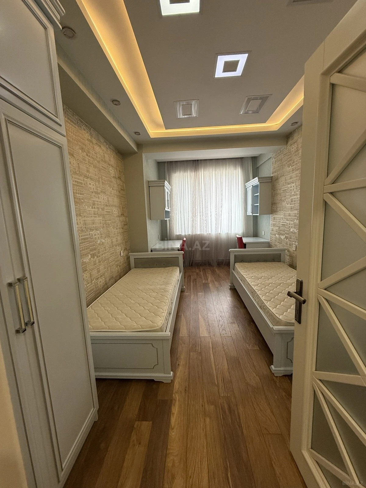Satılır 3 otaqlı mənzil 140 m²