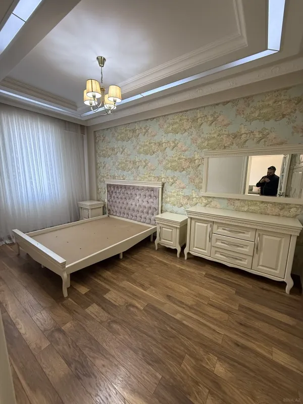 Satılır 3 otaqlı mənzil 140 m²