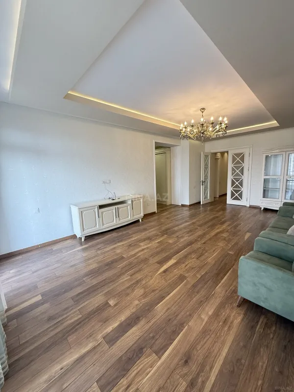 Satılır 3 otaqlı mənzil 140 m²
