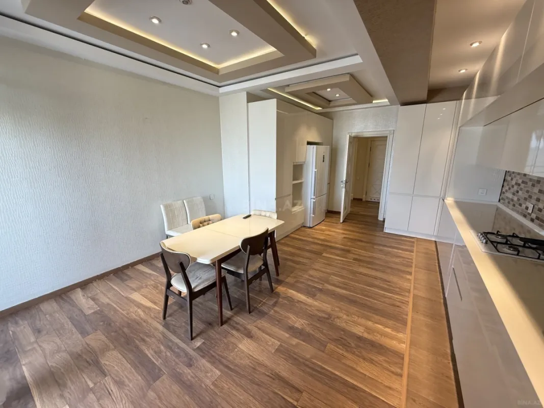 Satılır 3 otaqlı mənzil 140 m²