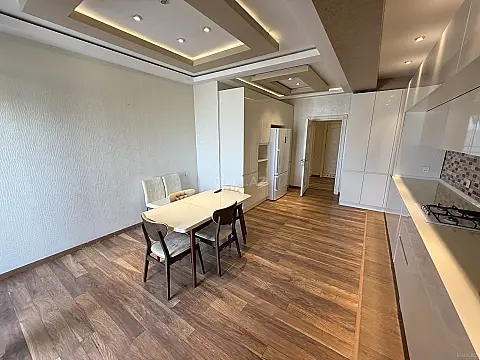 Satılır 3 otaqlı mənzil 140 m²