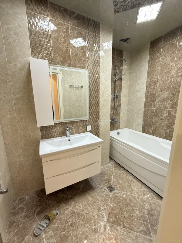 Satılır 3 otaqlı mənzil 140 m²