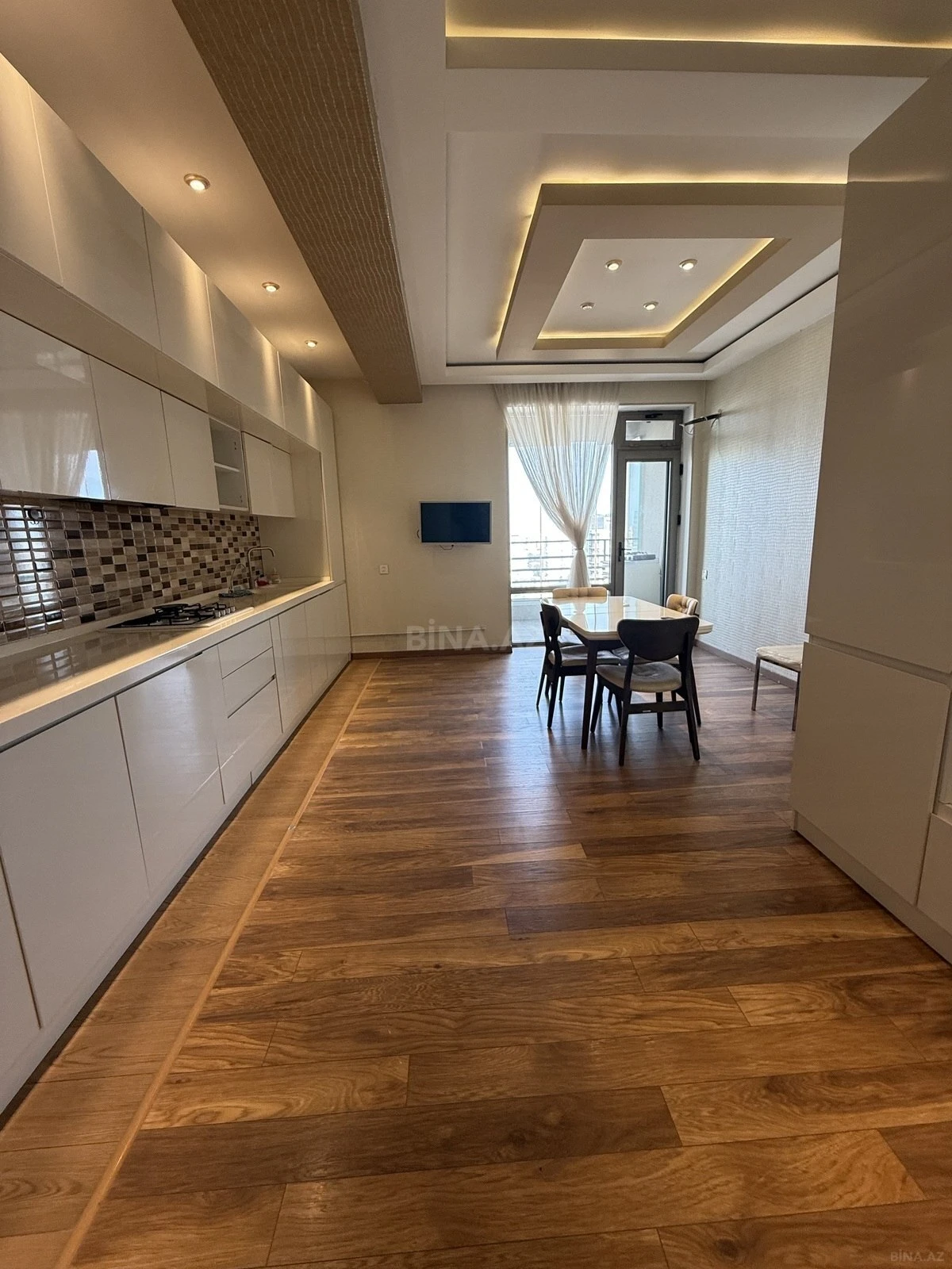 Satılır 3 otaqlı mənzil 140 m²