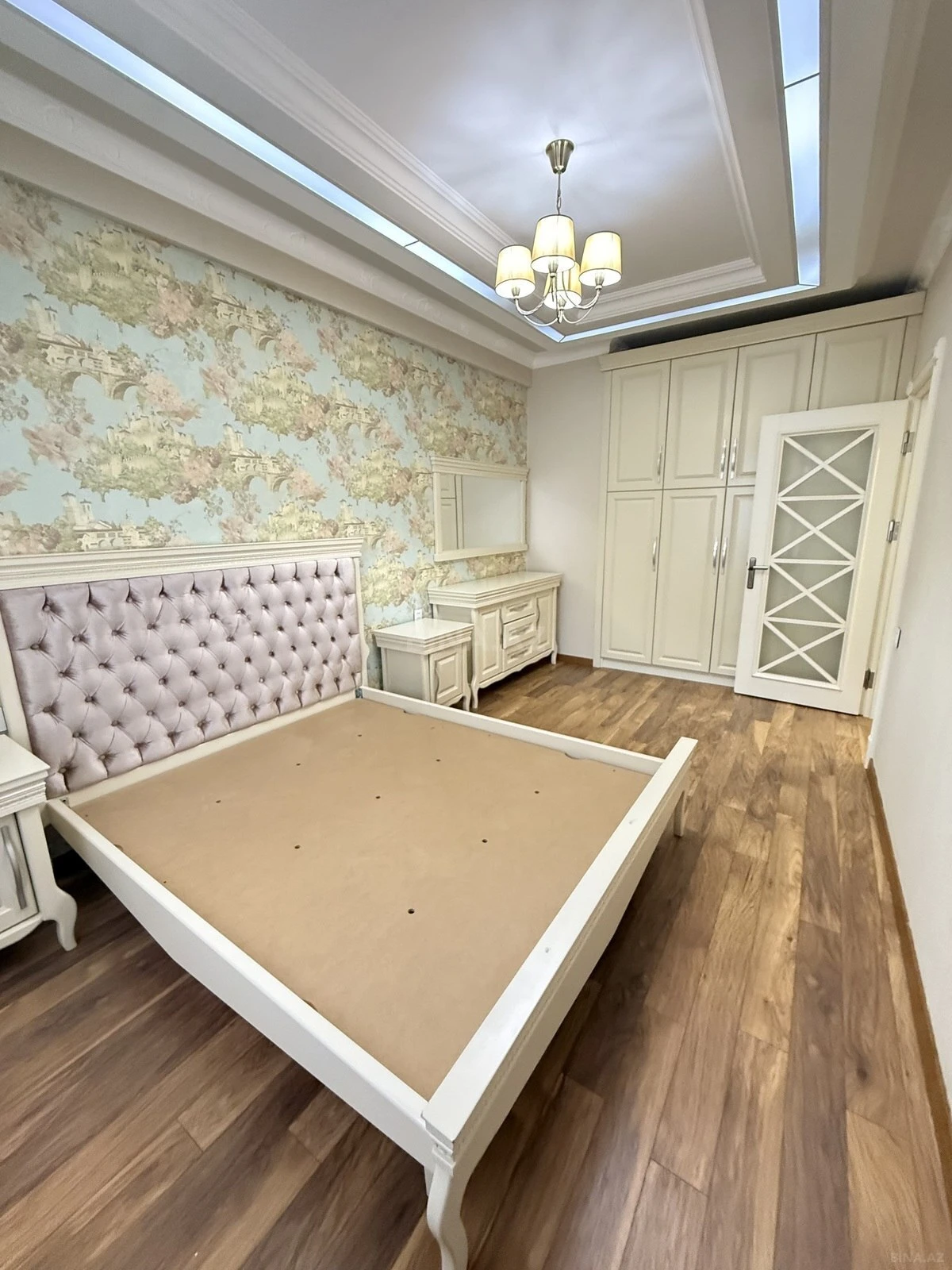 Satılır 3 otaqlı mənzil 140 m²