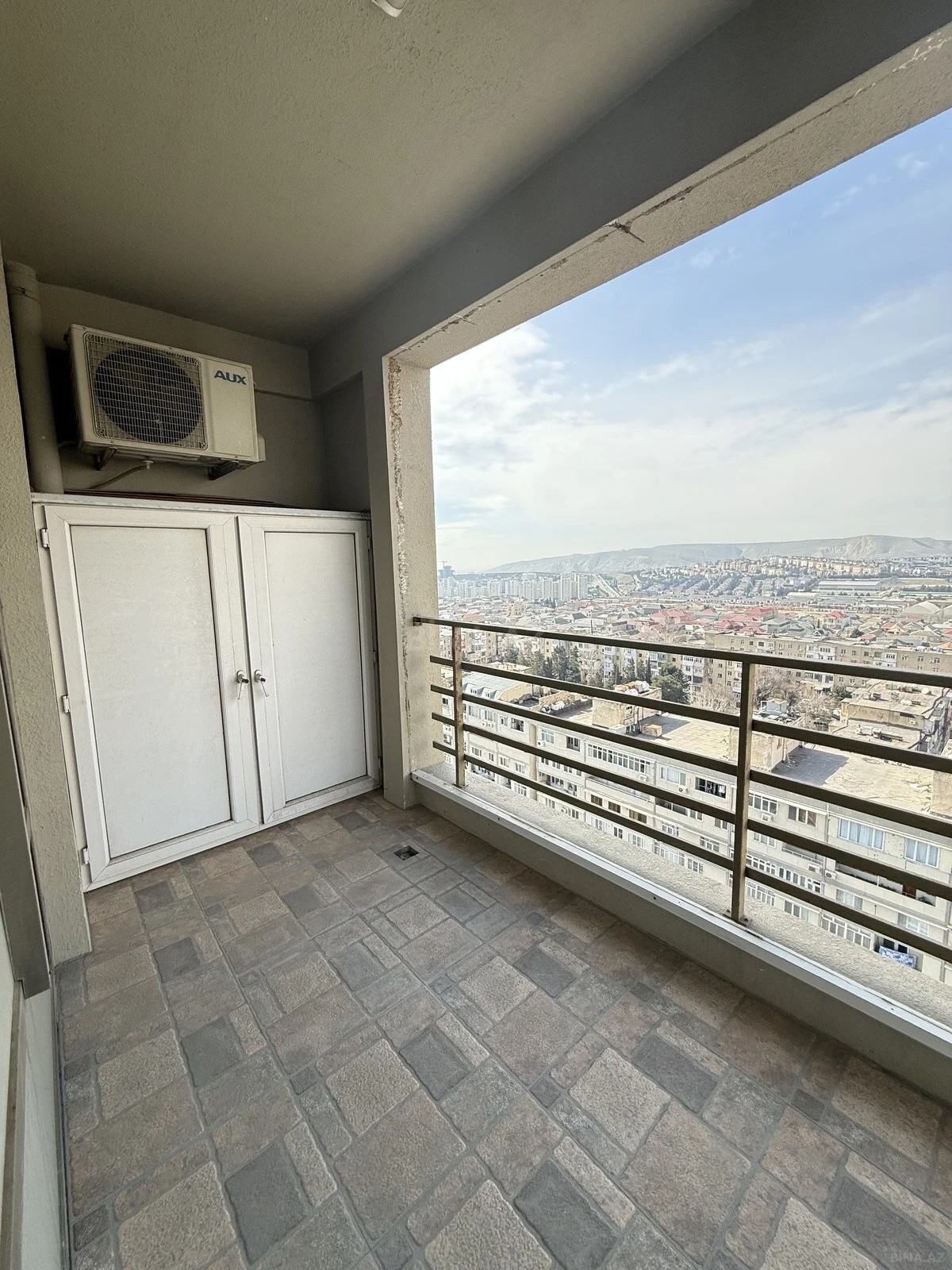 Satılır 3 otaqlı mənzil 140 m²