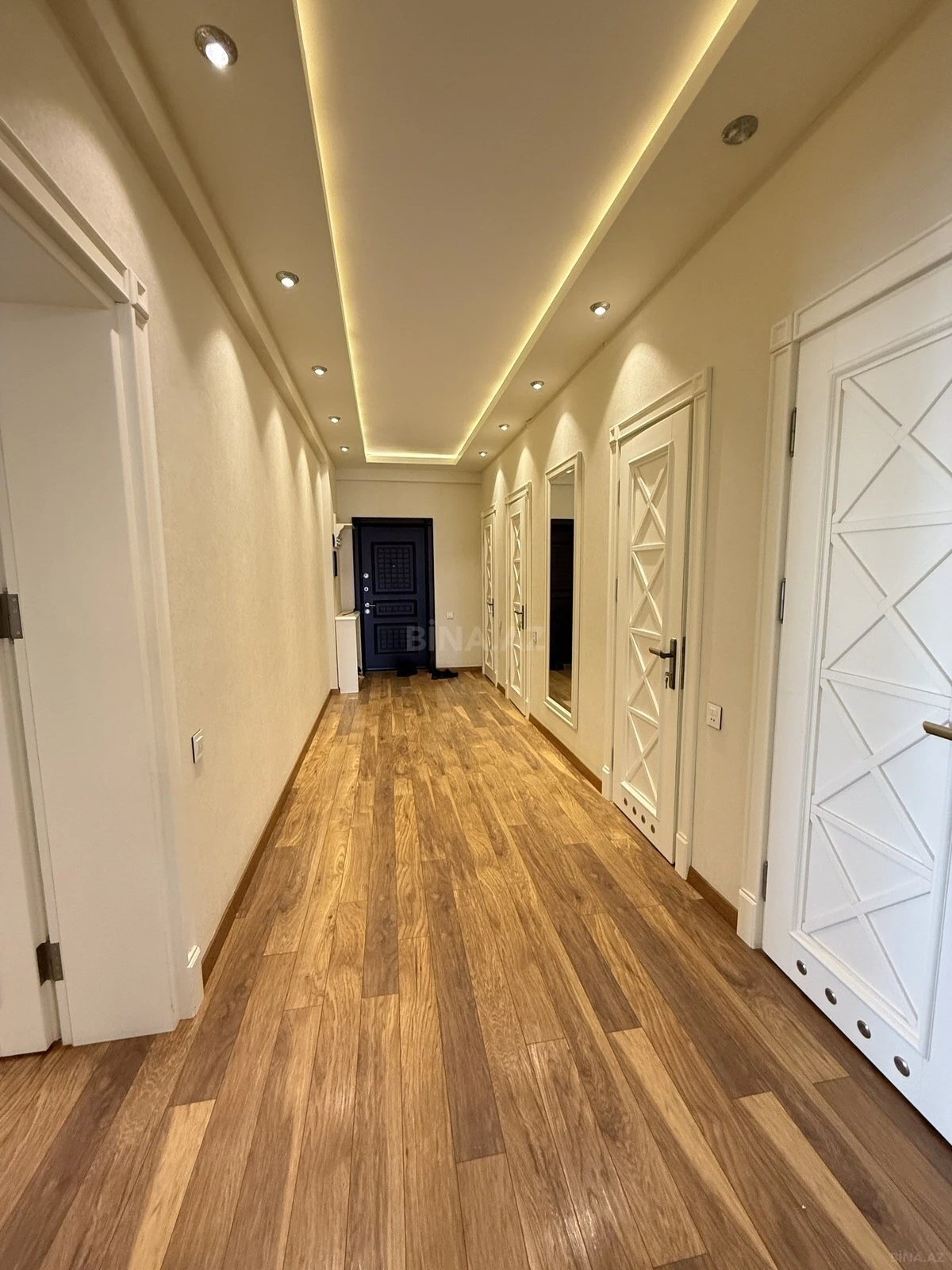 Satılır 3 otaqlı mənzil 140 m²