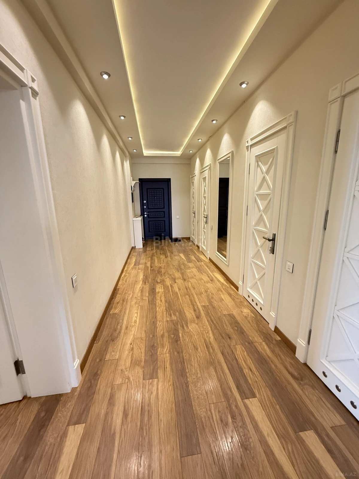 Satılır 3 otaqlı mənzil 140 m²