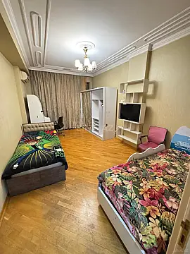Satılır 3 otaqlı mənzil 155 m²