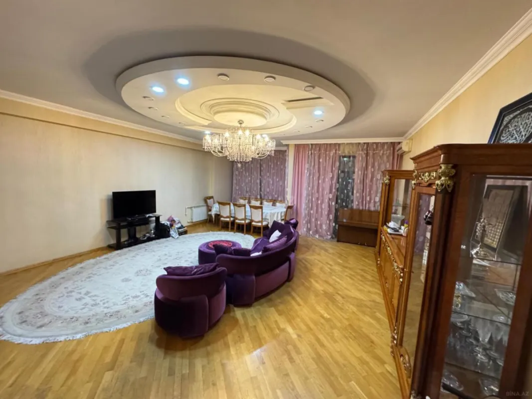 Satılır 3 otaqlı mənzil 155 m²