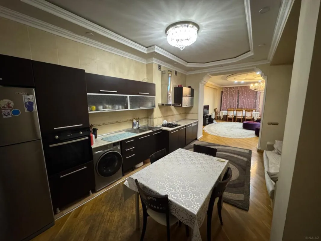 Satılır 3 otaqlı mənzil 155 m²
