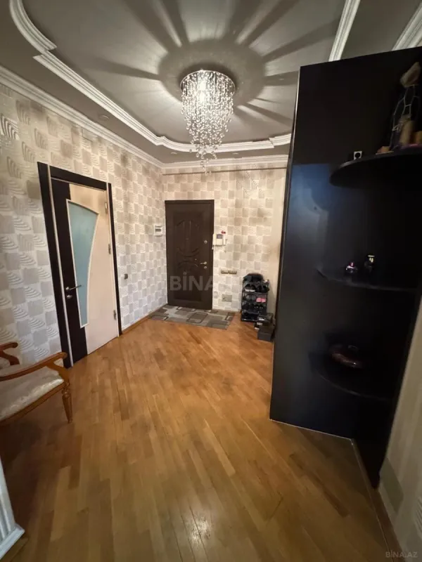 Satılır 3 otaqlı mənzil 155 m²