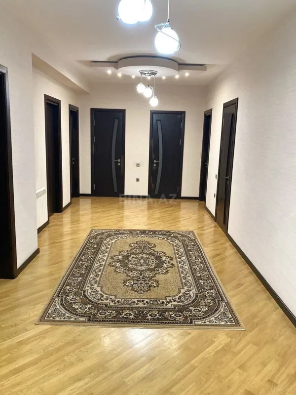 Kirayə verilir 3 otaqlı mənzil 134 m²