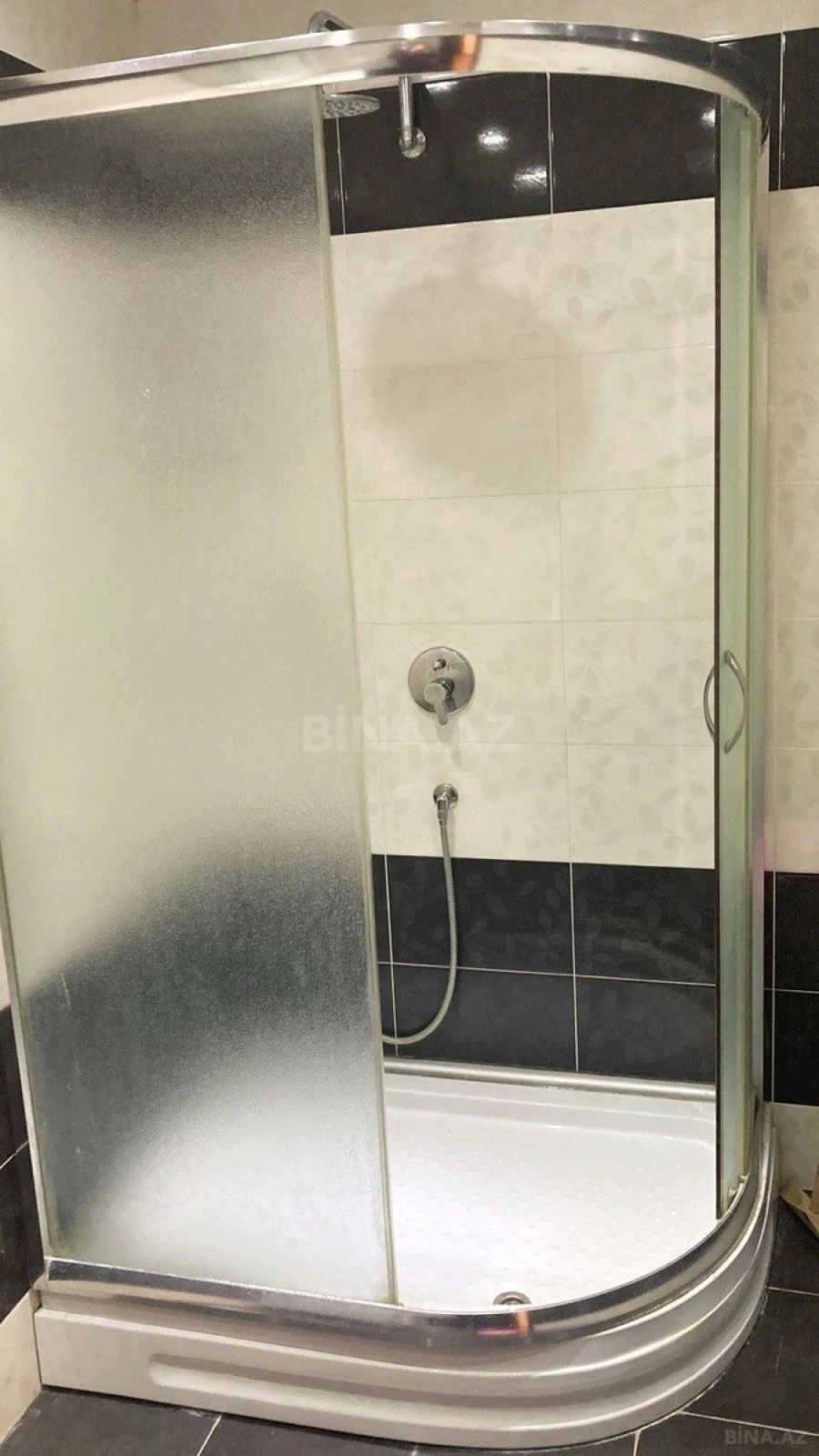 Kirayə verilir 3 otaqlı mənzil 134 m²