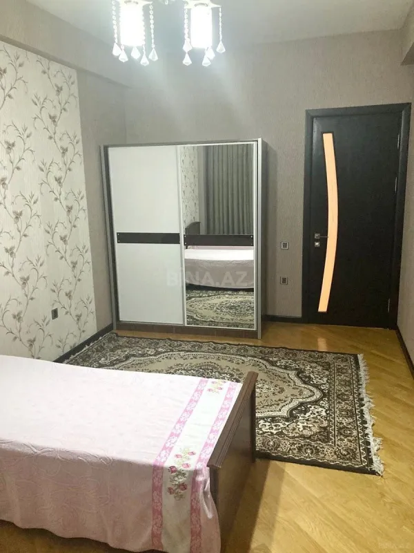 Kirayə verilir 3 otaqlı mənzil 134 m²