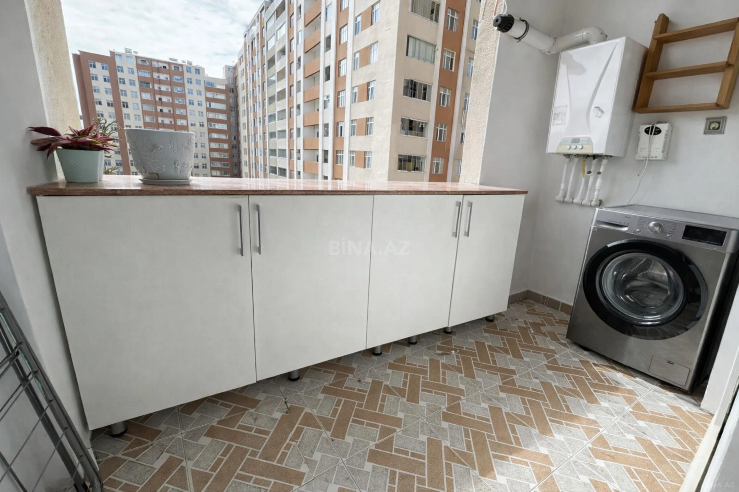 Satılır 2 otaqlı mənzil 63 m²