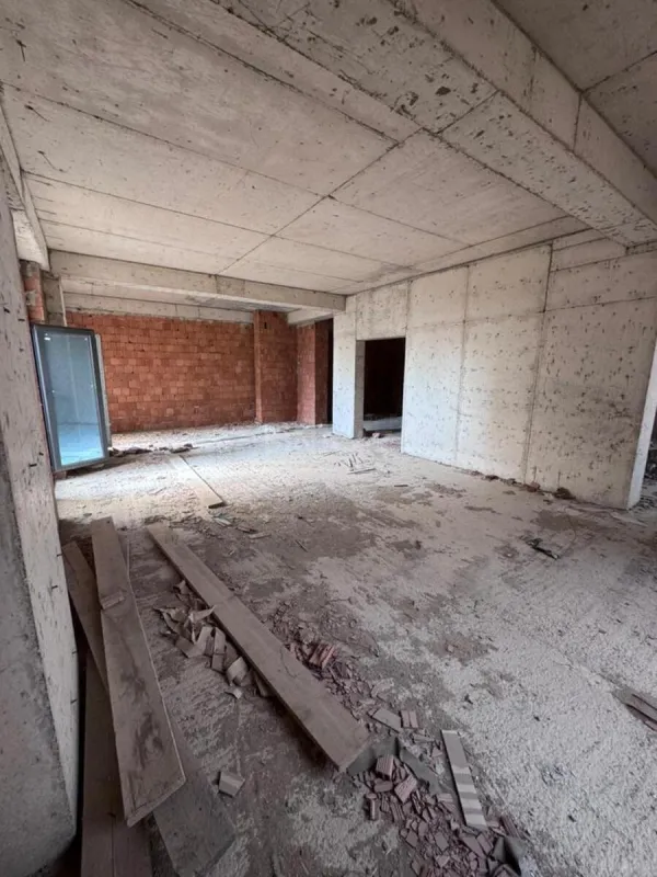 Satılır 4 otaqlı mənzil 143 m²