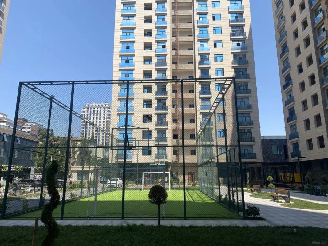 Satılır 4 otaqlı mənzil 143 m²