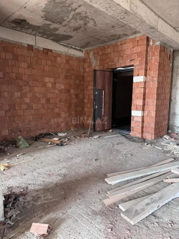 Satılır 4 otaqlı mənzil 143 m²